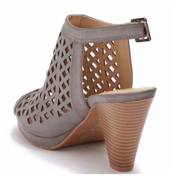 NEW Chinese Laundry Laser Cut Peep Toe Heel Sandal Size 9.5 - Picture 3 of 15